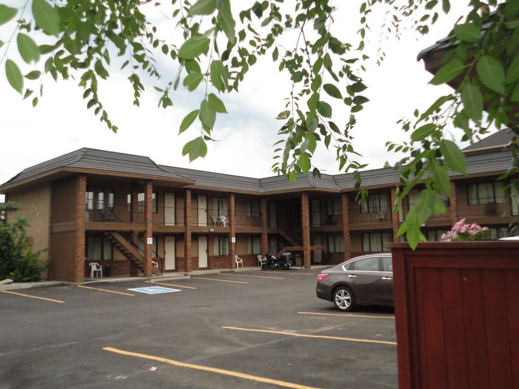 North Pointe Inn And Suites Kelowna Eksteriør billede