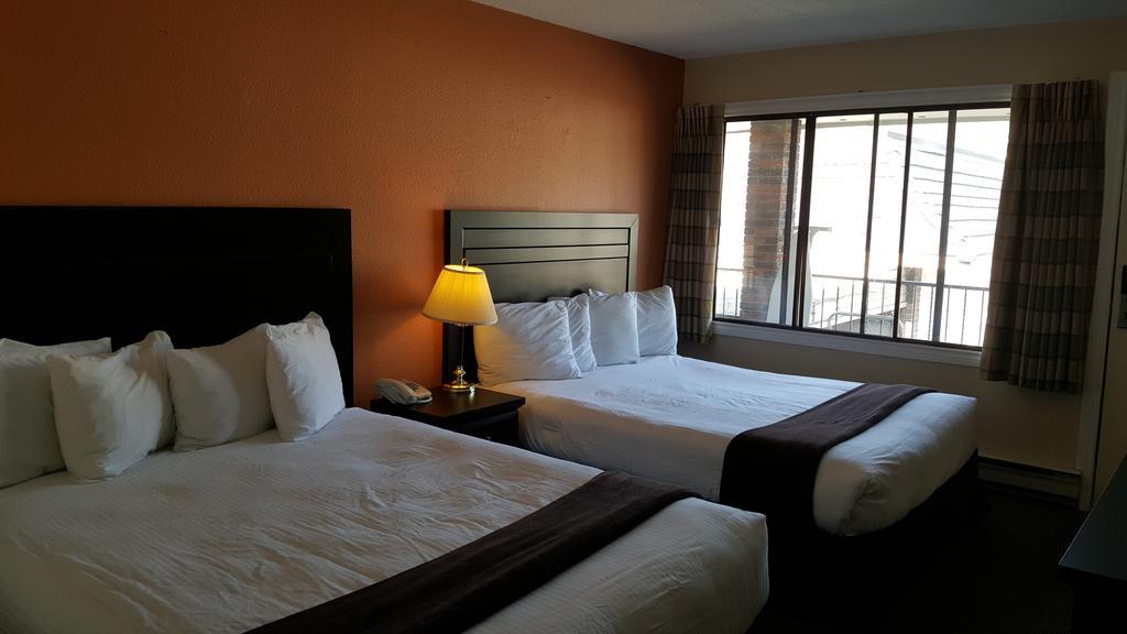 North Pointe Inn And Suites Kelowna Eksteriør billede