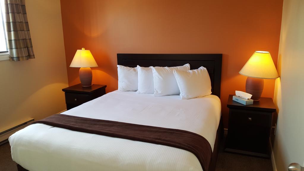 North Pointe Inn And Suites Kelowna Eksteriør billede