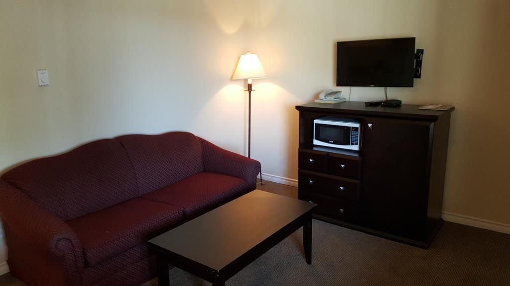 North Pointe Inn And Suites Kelowna Eksteriør billede