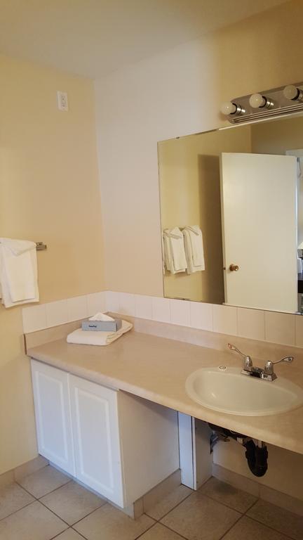 North Pointe Inn And Suites Kelowna Eksteriør billede